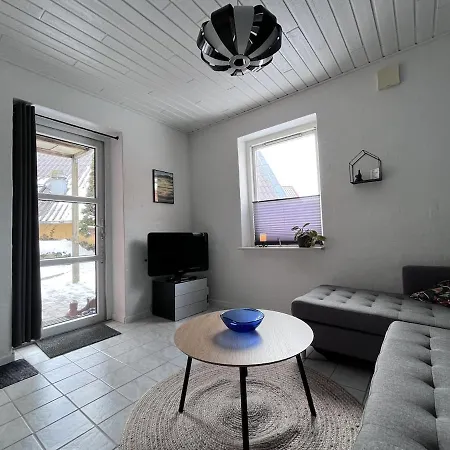 Cozy With Terrace Close To Downtown Apartment *