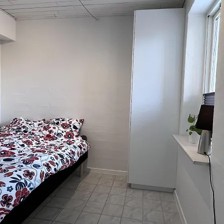 Cozy With Terrace Close To Downtown *