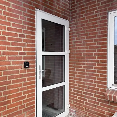 Cozy With Terrace Close To Downtown Apartment